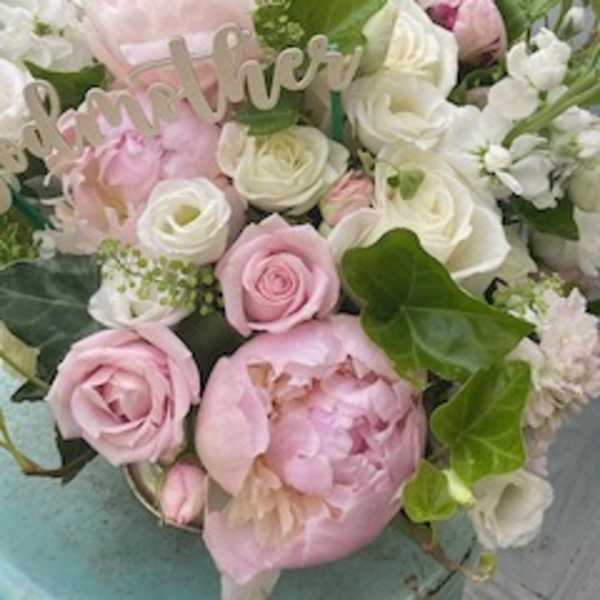 Pink and white rose bouquet with a "mother" sign