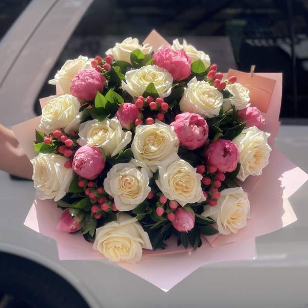 Bouquet with coral peonies. The photo shows a deluxe size.