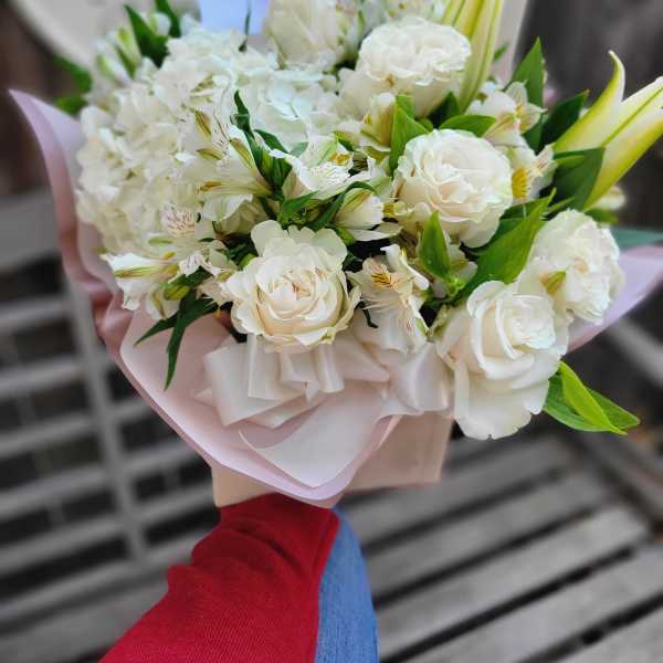 Diamond Dream All White Floral Box