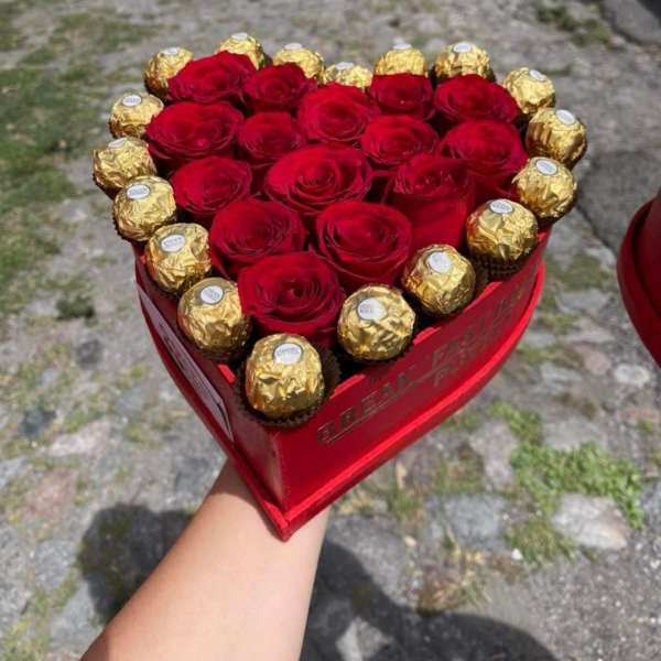 ️ Forever Yours Rose & Chocolate Heart