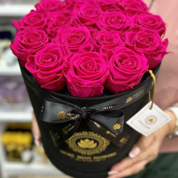 Eternal Roses Round Box - Black Box, Hot Pink