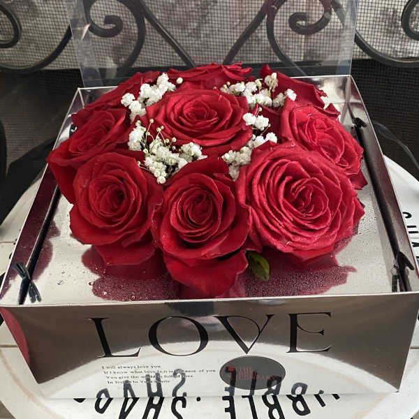 Love Box With Transparent Cover & Long Rope Hand Carry 9 Red Roses