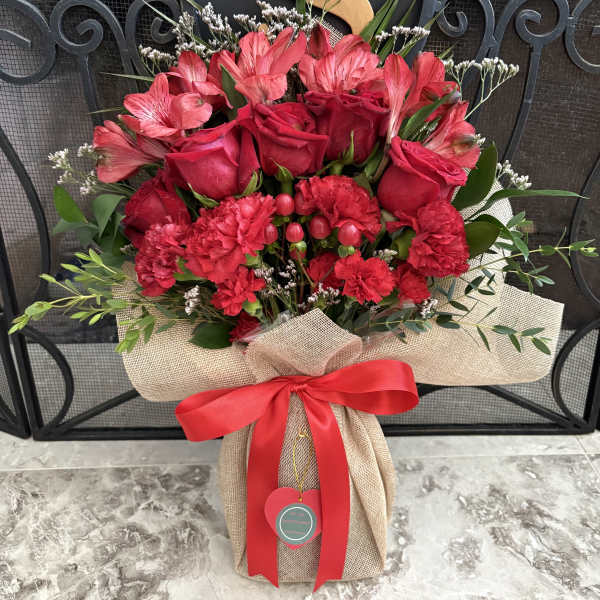 Linen Wrap: Suzie’s Signature Arrangement (Red Series Color)