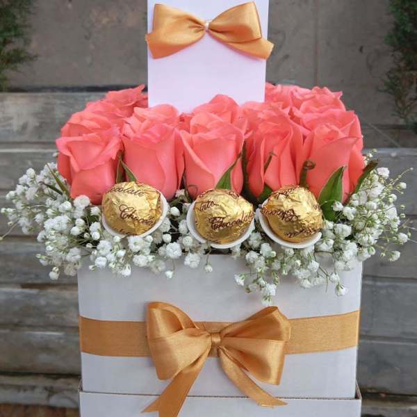 Cajita de rosas rositas FRESAS FRUCHETAS