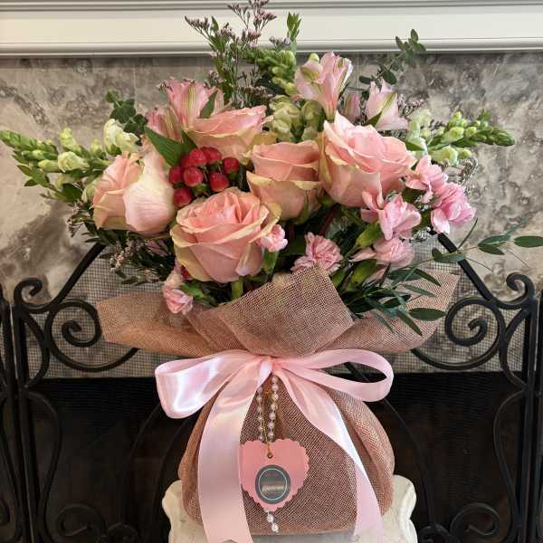 Linen Wrap: Suzie’s Signature Arrangement (Pink Series Color)