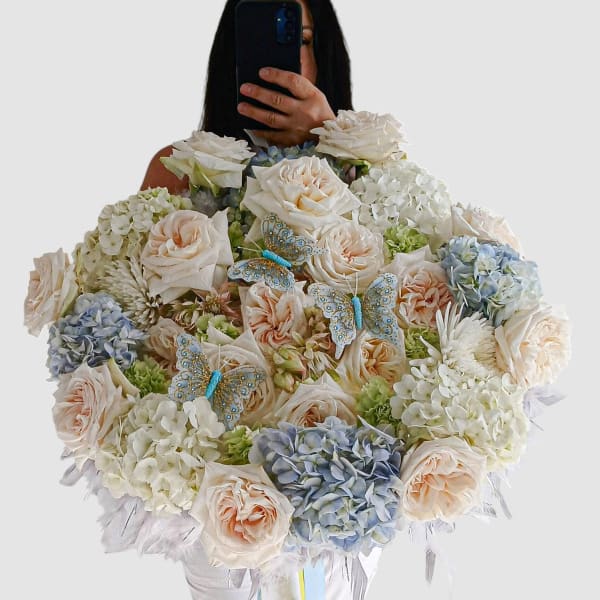 Mega Vanilla Rose Bouquet
