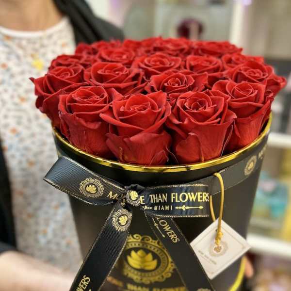 Eternal Roses Round Box - Black Box, Red Roses