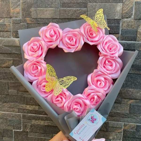 corazon abierto de rosas