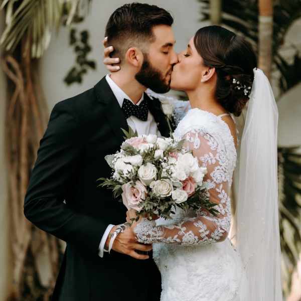 Bridal bouquets - Classic Romance