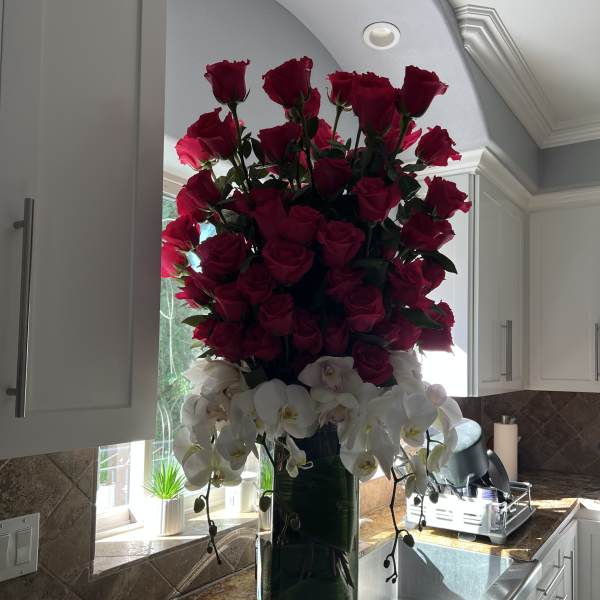 Ecuadorian roses with phalenopsis orchids