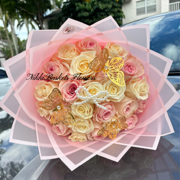 25 Pink & White Rose Bouquet
