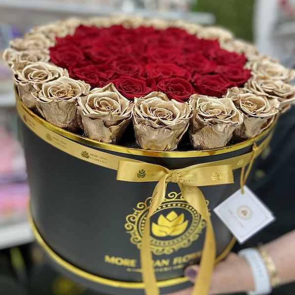 Magna Round Box Eternal Roses - Black Box, Gold/Red