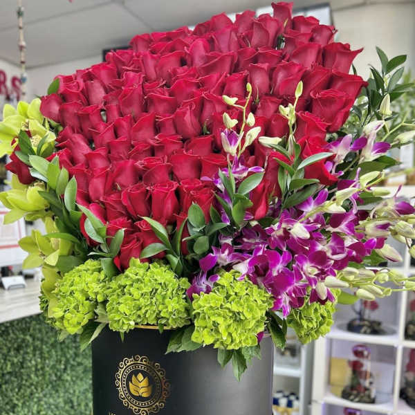 Lion's Heart Flower Arrangement - Black Box, Red