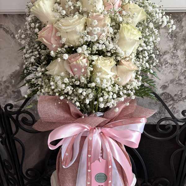 Linen Wrap: Suzie’s Signature Arrangement ( Pink & White )