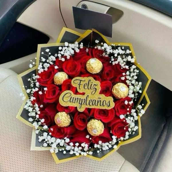 Ramo de rosas feliz cumple