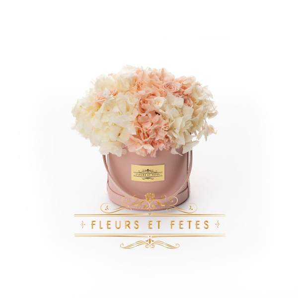 Small vegan leather box with mix flowers