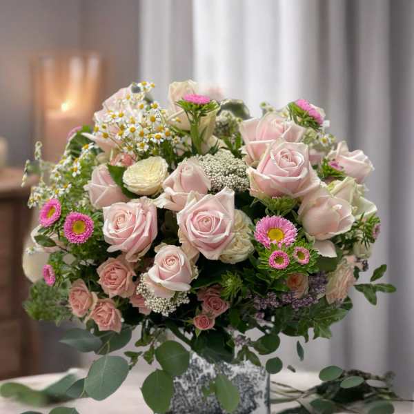 Exquisite white roses arrangement