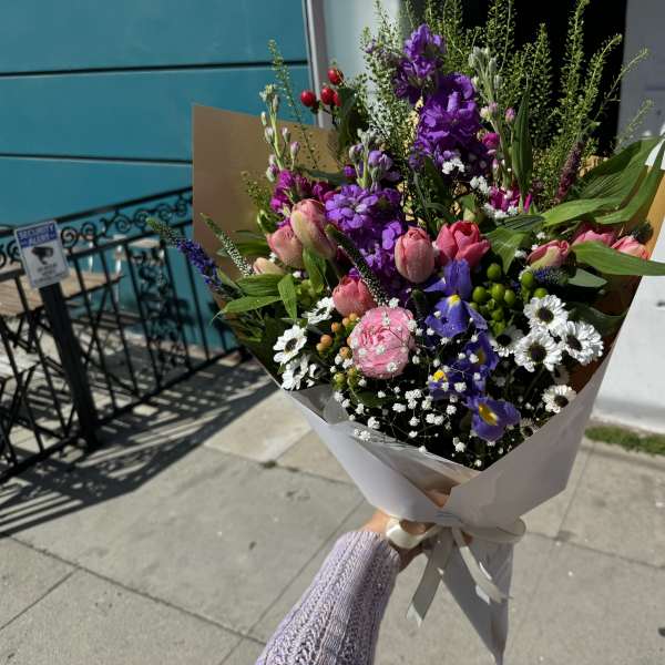 Designer’s Choice medium-large bouquet