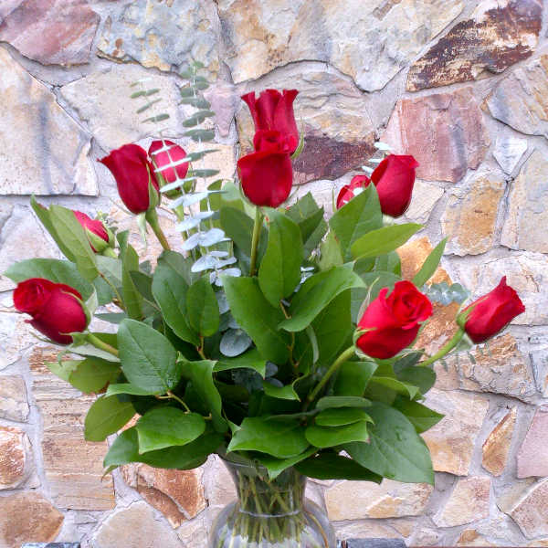 1dz Roses/vase/fillers/greens