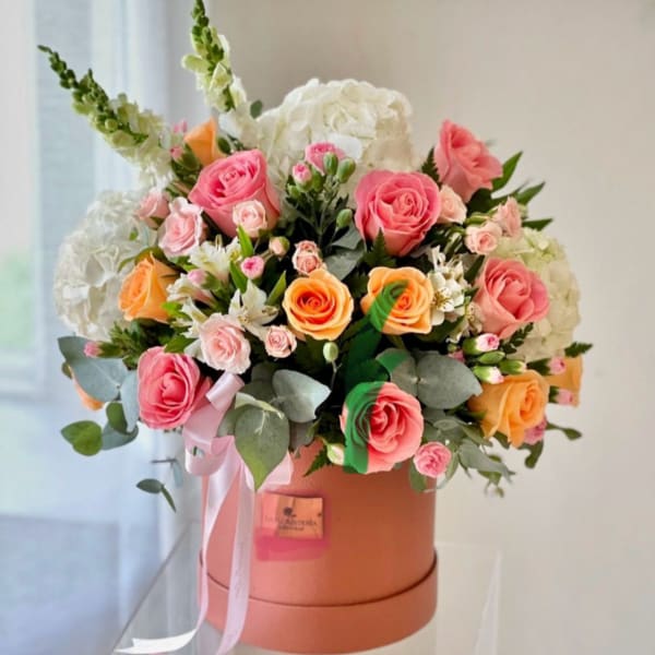 Isabella, Luxury Garden Rose Box Arrangement