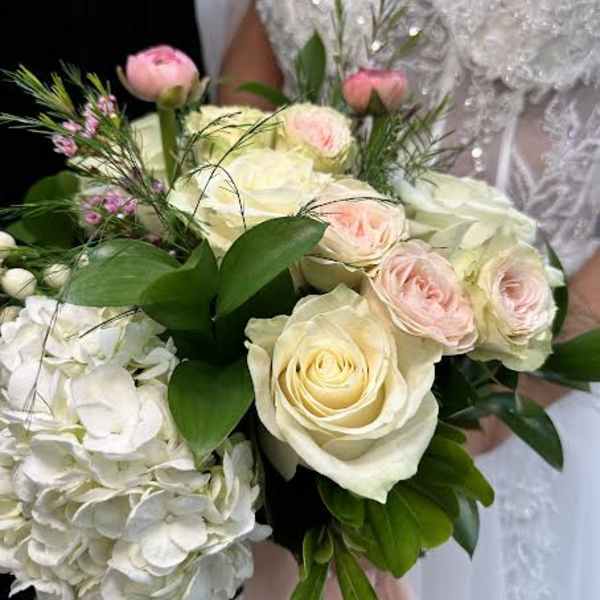 Snowy Serenade Bouquet