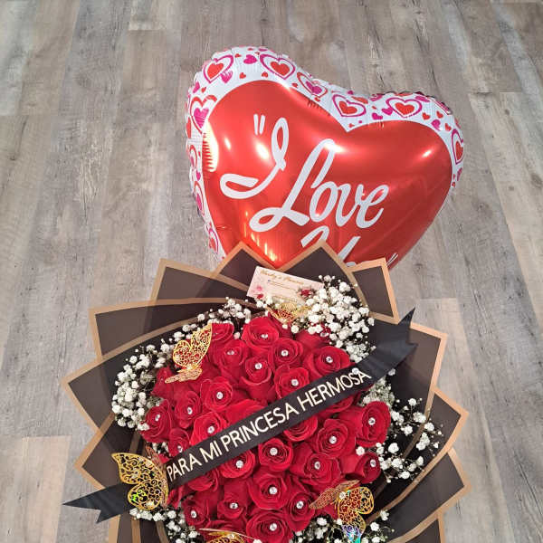 Red roses whit diamond.