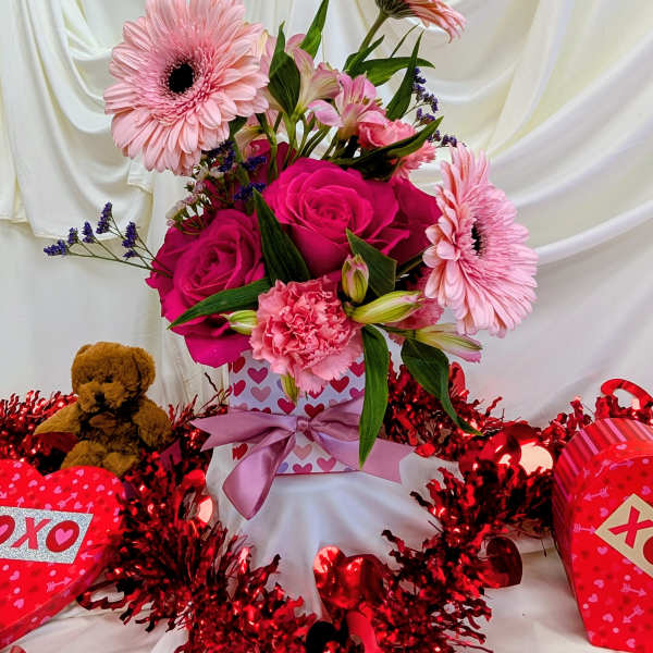 Sweetheart Mini Box - Pink Floyd Roses & Gerbera Dasies