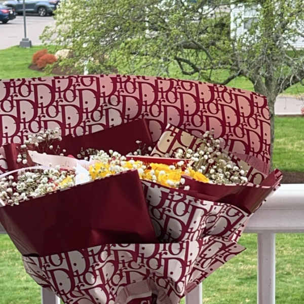 Roses with baby breathe