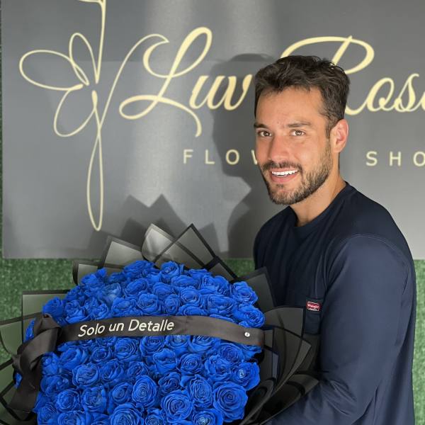 Blue Bouquet 75 roses