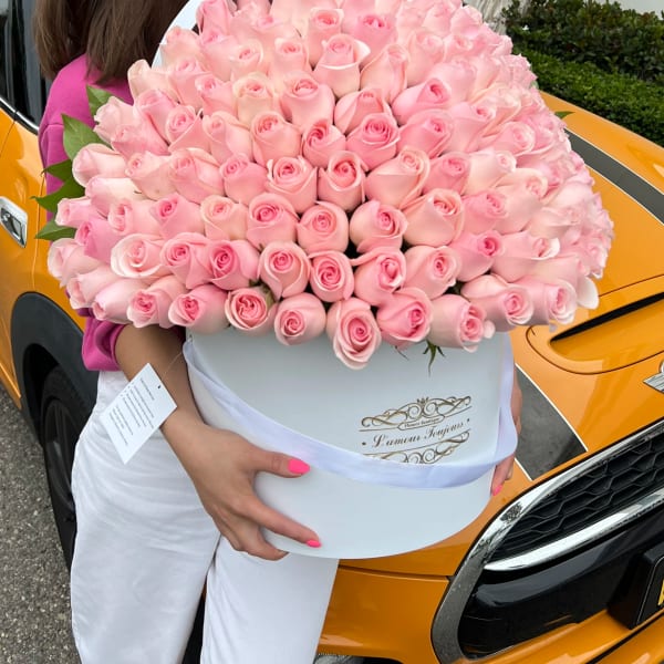 150 Pink Roses Signature Box