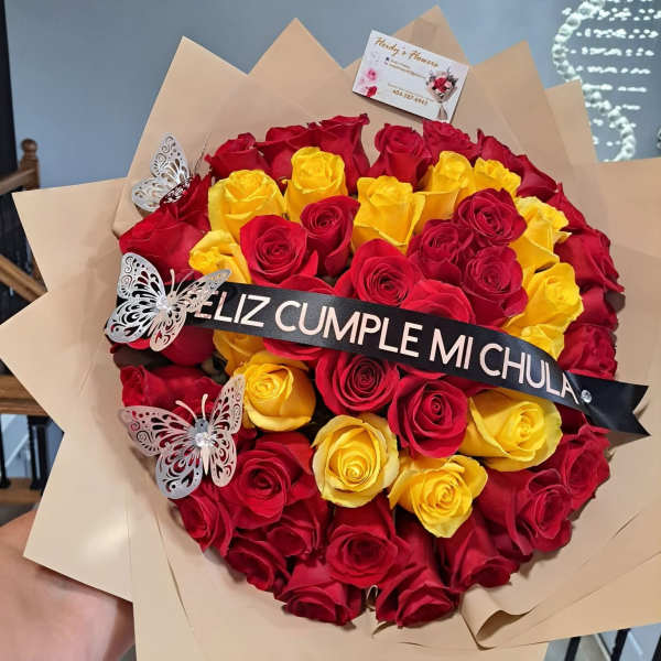 Red roses whit hear yellow .