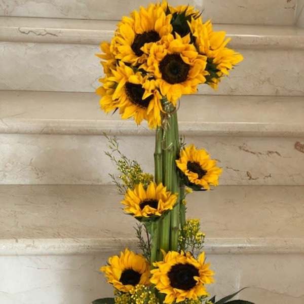 Sunflowers Topiary with 10 Sunflowers nicely arranged.