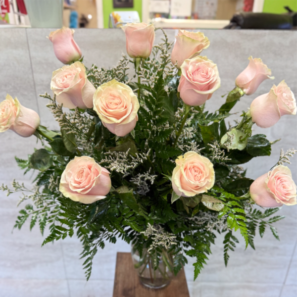 Dozen's Light Pink Roses