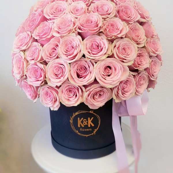 100 Roses In a Hatbox