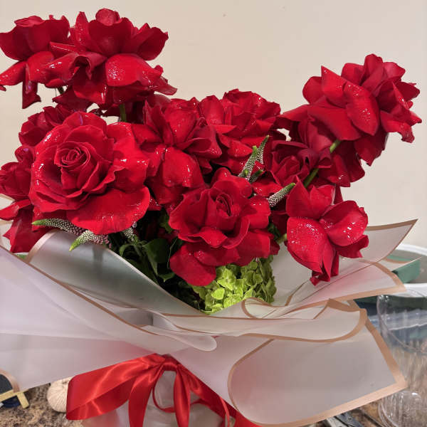 Luxurious Red Rose Wrapping Bouquet