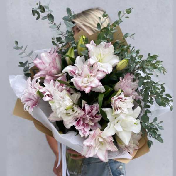 Lilies bouquet
