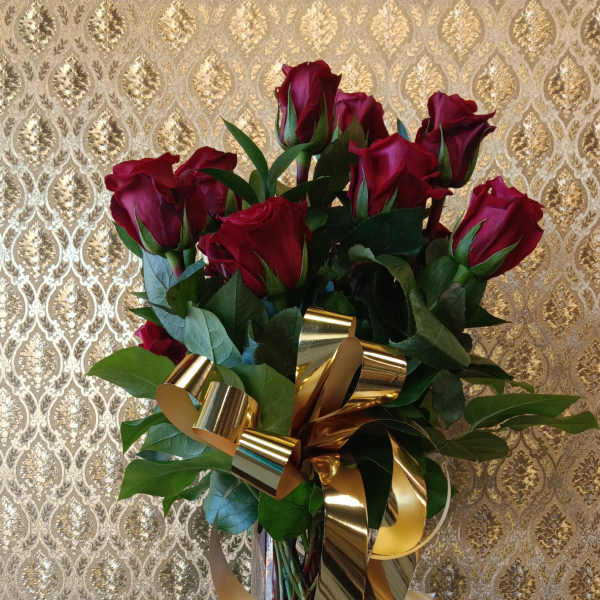 One dozen Large Red Roses in a vase DELUXE edition!