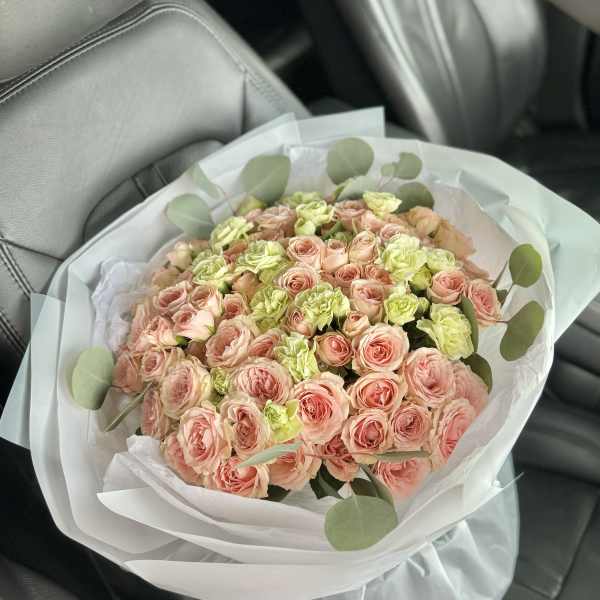 Bouquet of spray pink roses and soft green carnations
