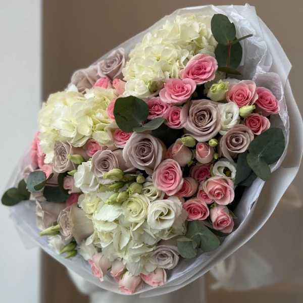 chic and dignified bouquet with purple pink and white flowers