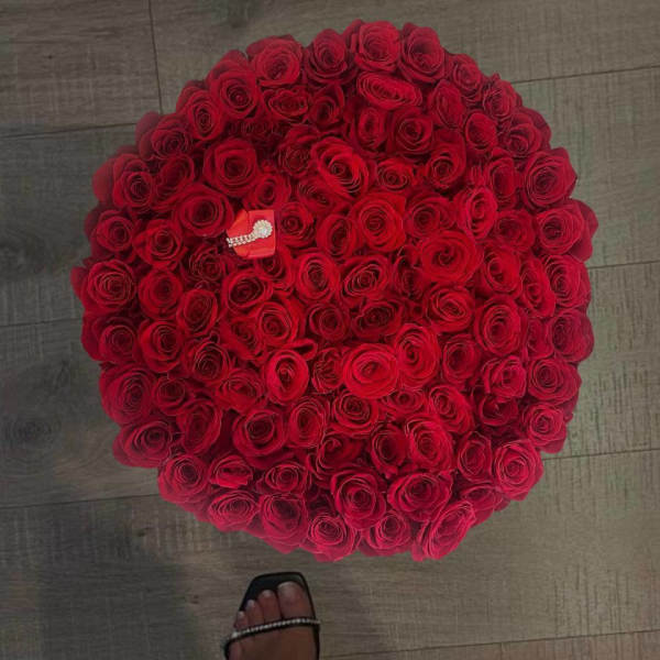 100 Red Roses in a Box
