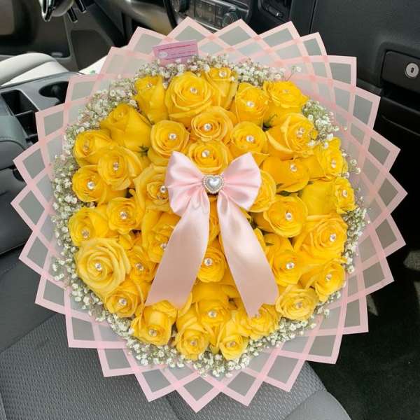 Round bouquet of Yellow Roses