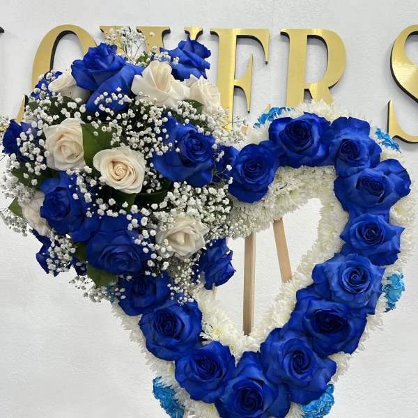 Medium Heart With Blue And White Roses
