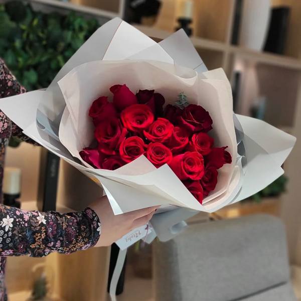 bouquet of 12 red roses Premium Flower Arrangement – OC Florist Near Me