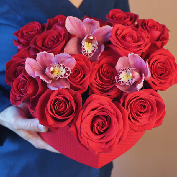 Box with roses "Flame of Love"