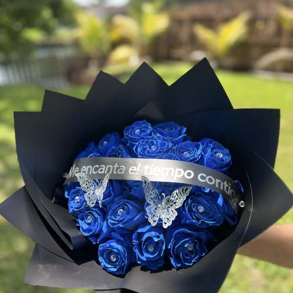 Elegance Bouquet - small - Blue Roses