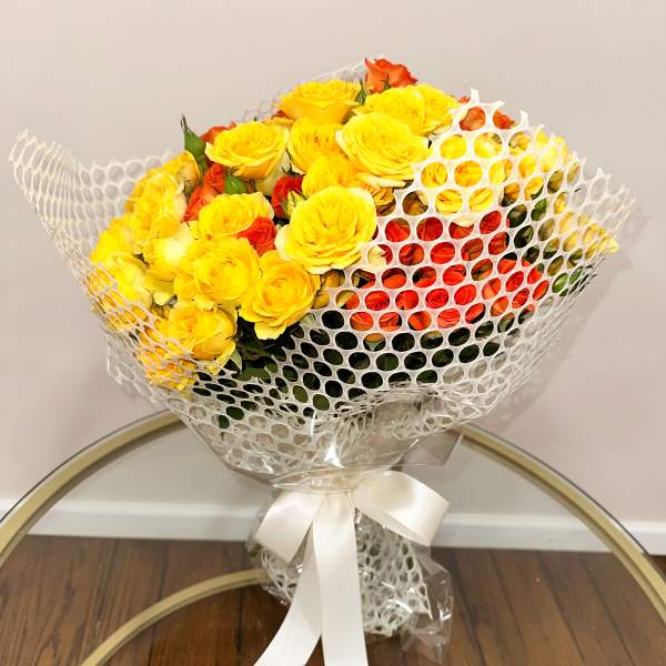 Beautifully Contrasting Spray Roses!