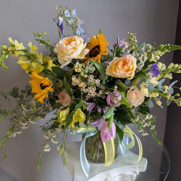 #723 Designer's choice vase arrangement