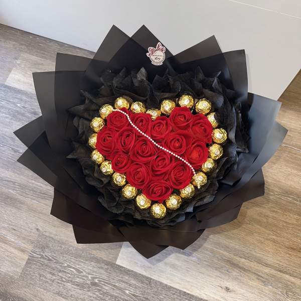 (SALE ONLY 1 AVAILABLE) Beautiful heart-shaped bouquet, Ferrero Rocher chocolates, pearls