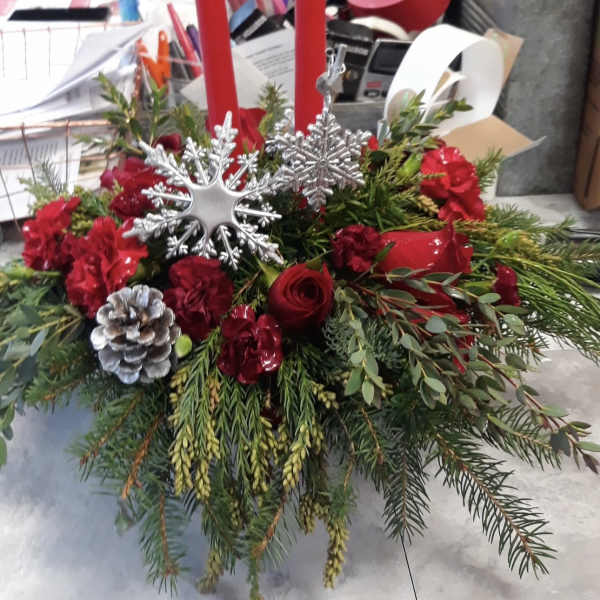 SPARKLING SNOWFLAKE CENTERPIECE