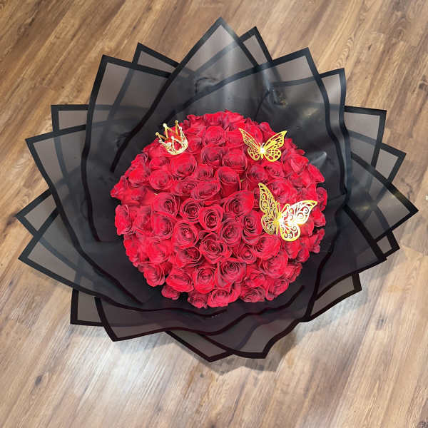 Bouquet of 75 red roses, mini metal wreath, two golden butterflies, black paper